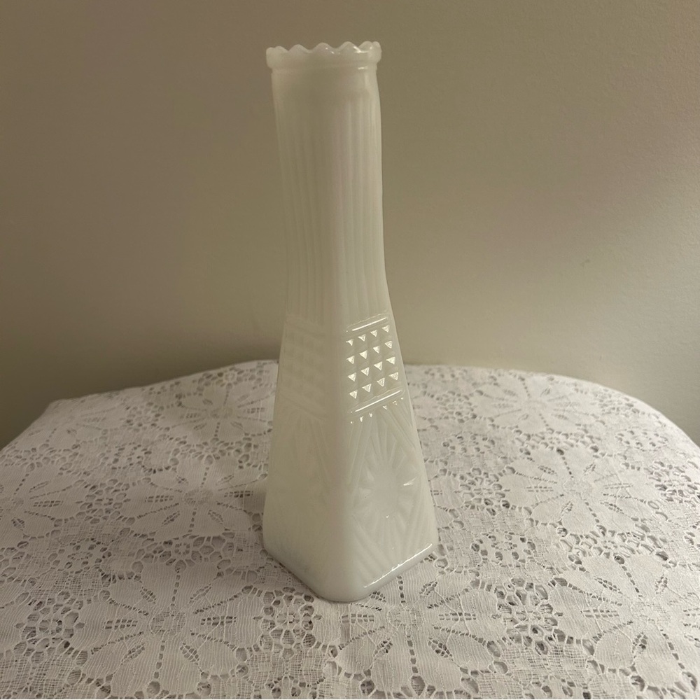 Vintage Anchor Hocking stars & bars white milk glass small square vase‎